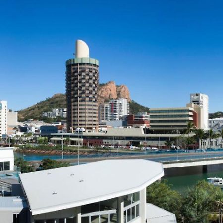 Grand Hotel And Apartments Townsville Bagian luar foto