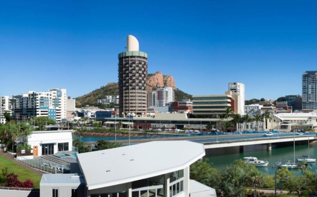 Grand Hotel And Apartments Townsville Bagian luar foto