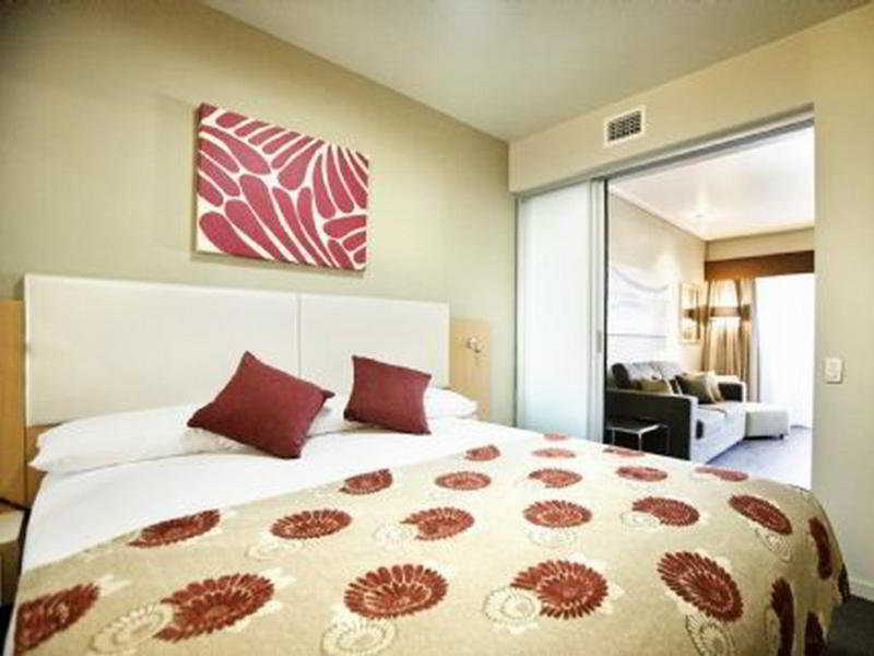 Grand Hotel And Apartments Townsville Bagian luar foto