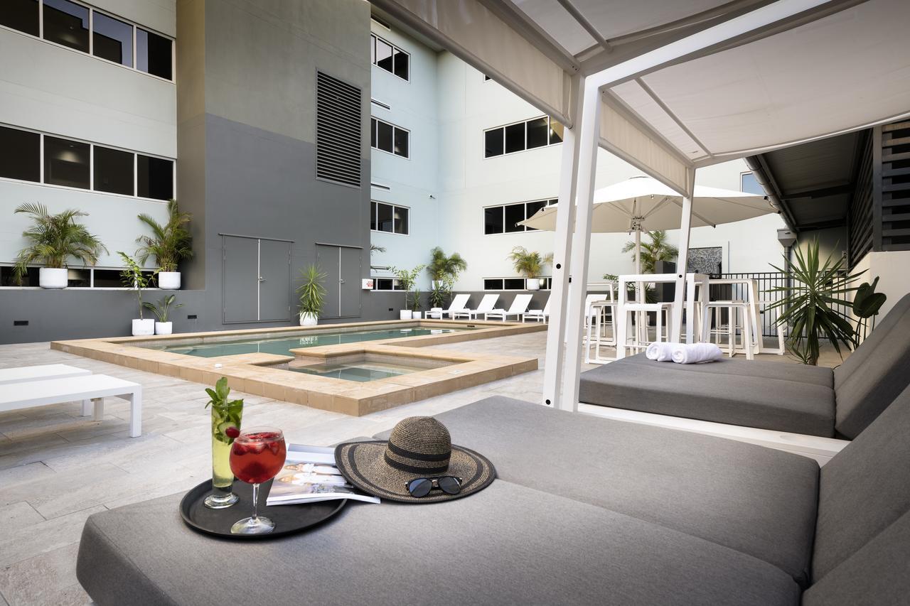 Grand Hotel And Apartments Townsville Bagian luar foto