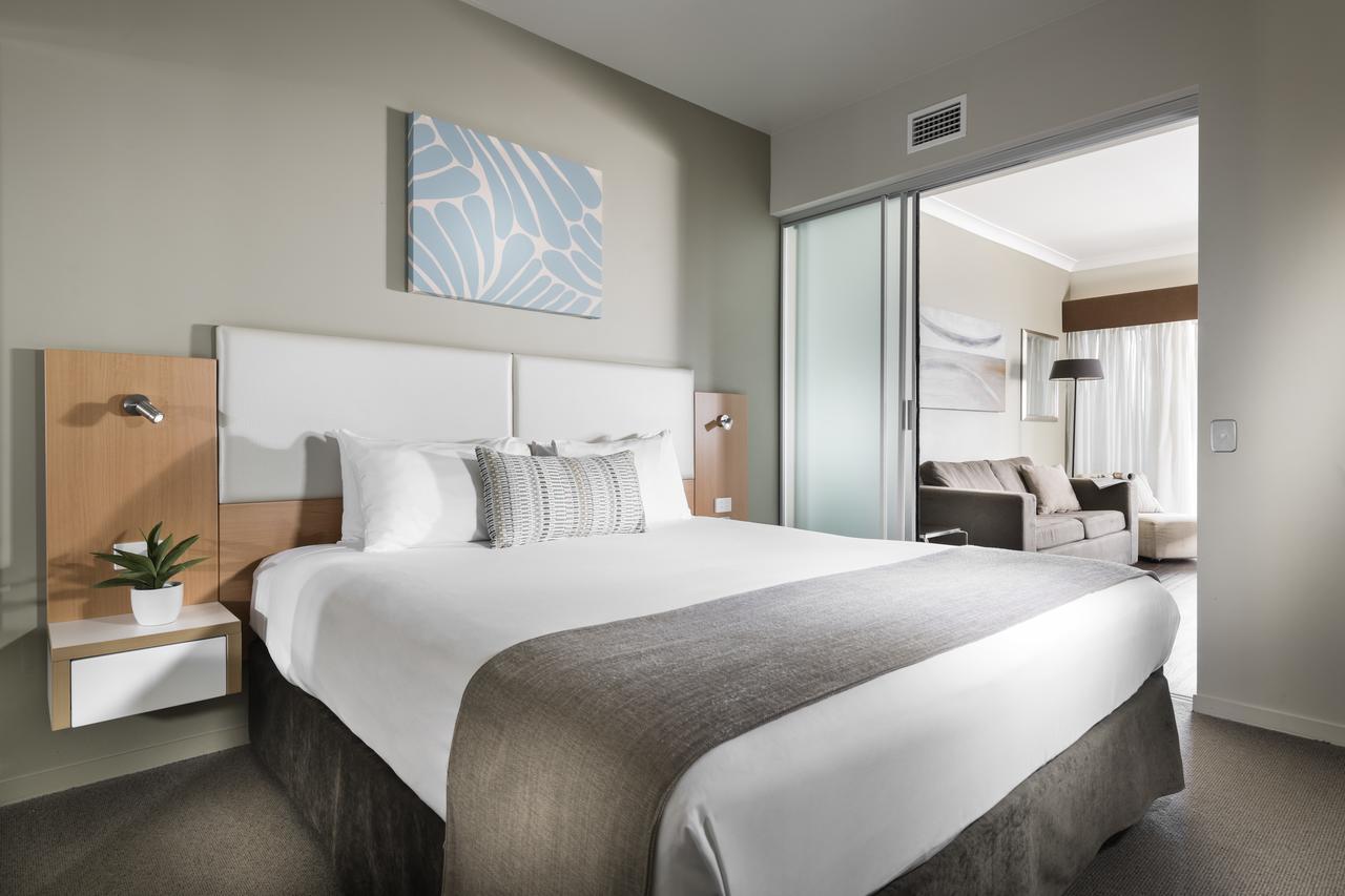 Grand Hotel And Apartments Townsville Bagian luar foto