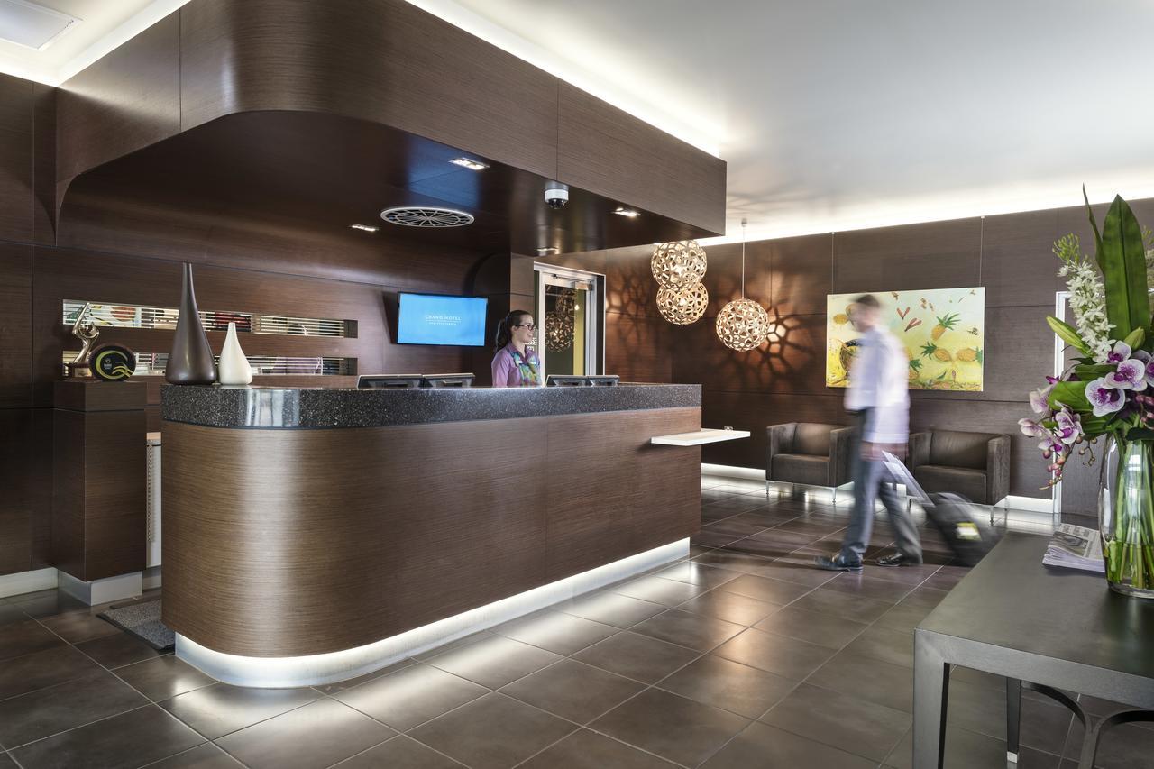 Grand Hotel And Apartments Townsville Bagian luar foto