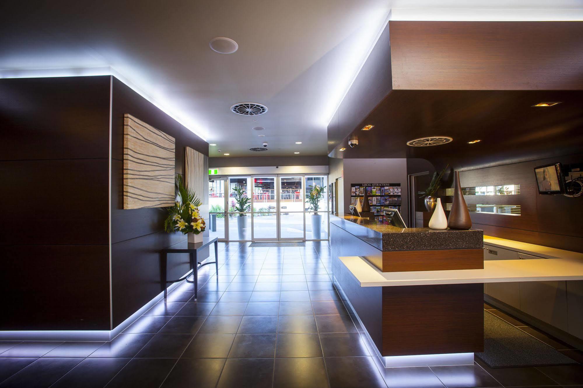 Grand Hotel And Apartments Townsville Bagian luar foto