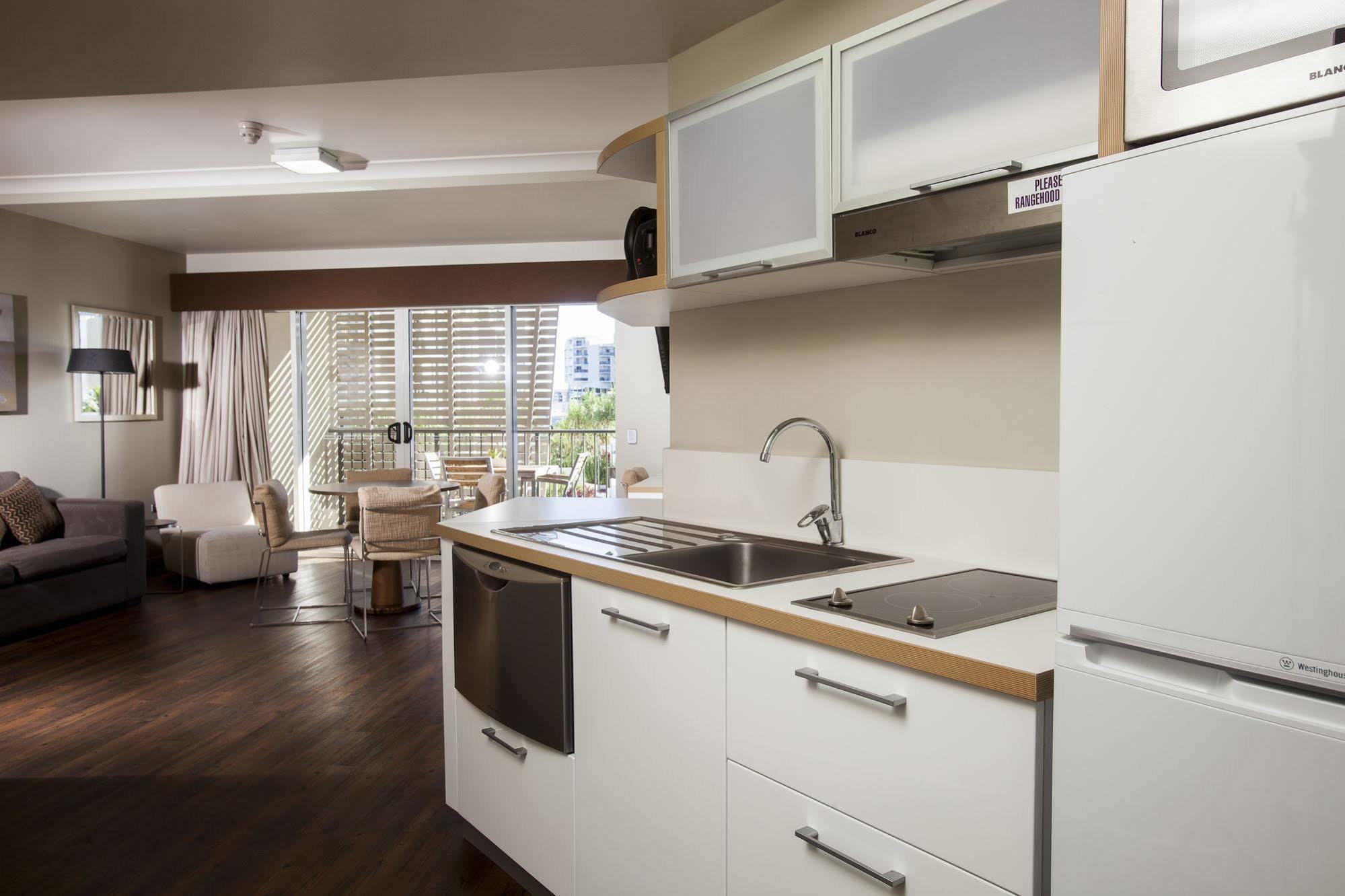 Grand Hotel And Apartments Townsville Bagian luar foto