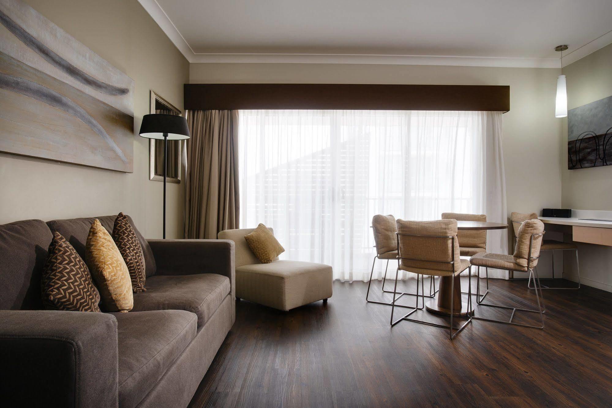 Grand Hotel And Apartments Townsville Bagian luar foto