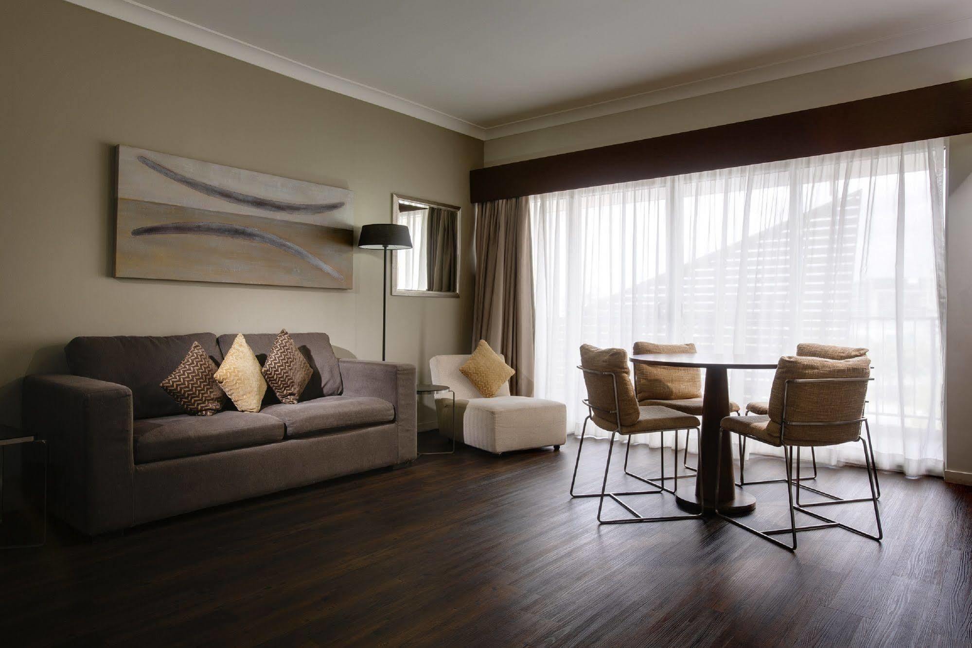 Grand Hotel And Apartments Townsville Bagian luar foto