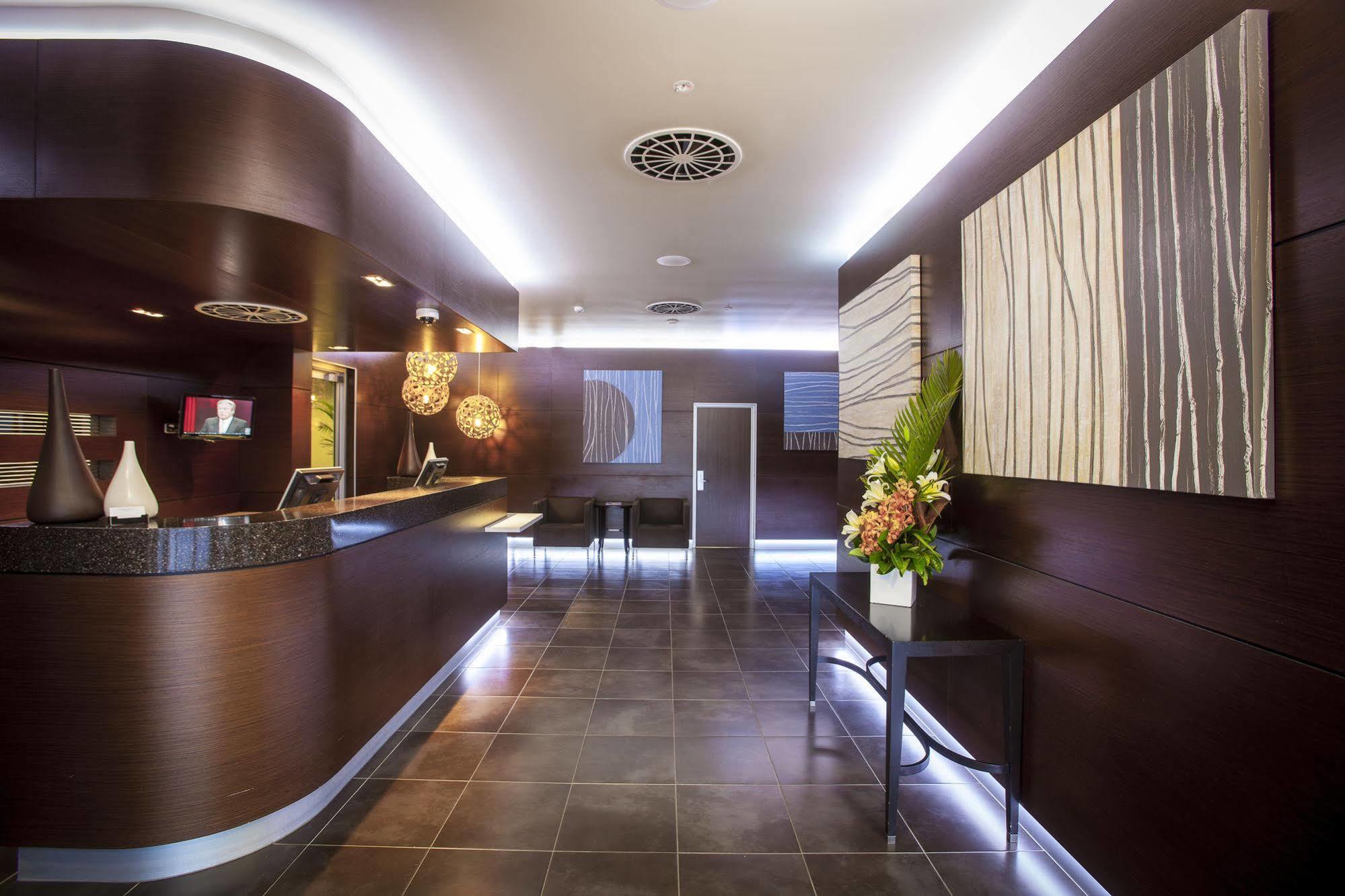 Grand Hotel And Apartments Townsville Bagian luar foto