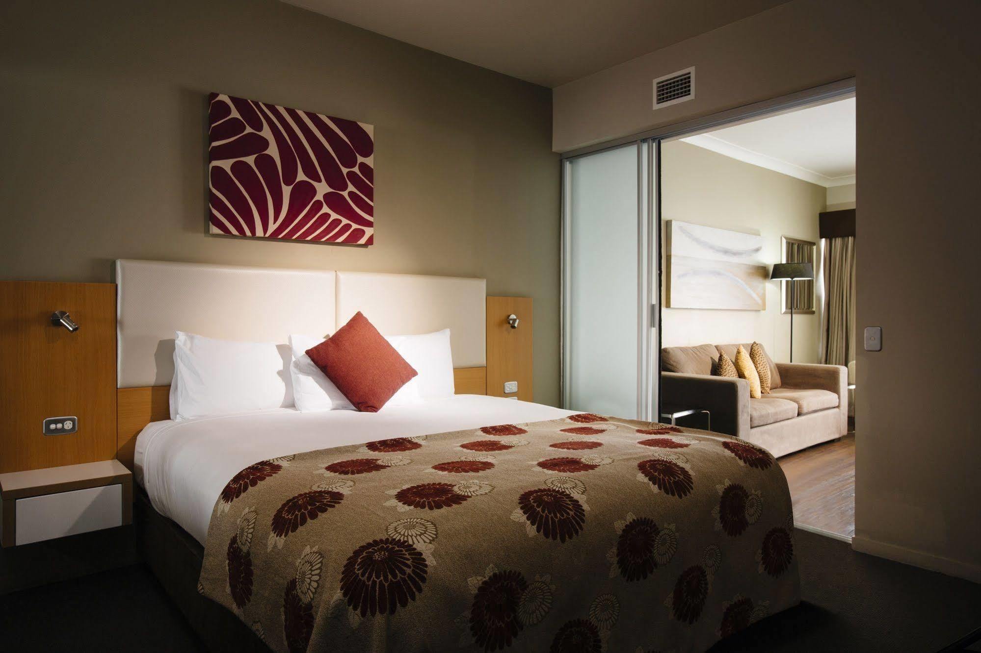 Grand Hotel And Apartments Townsville Bagian luar foto